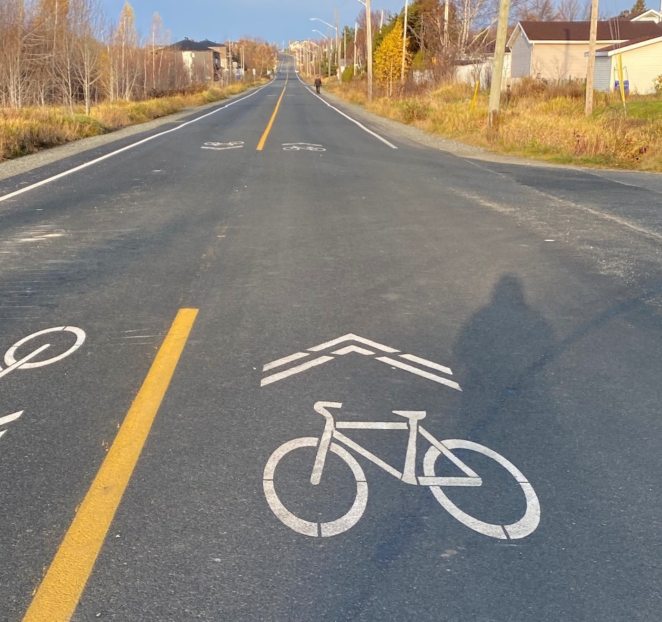 Marquage au sol d'une chaussée désignée partagée avec les cyclistes